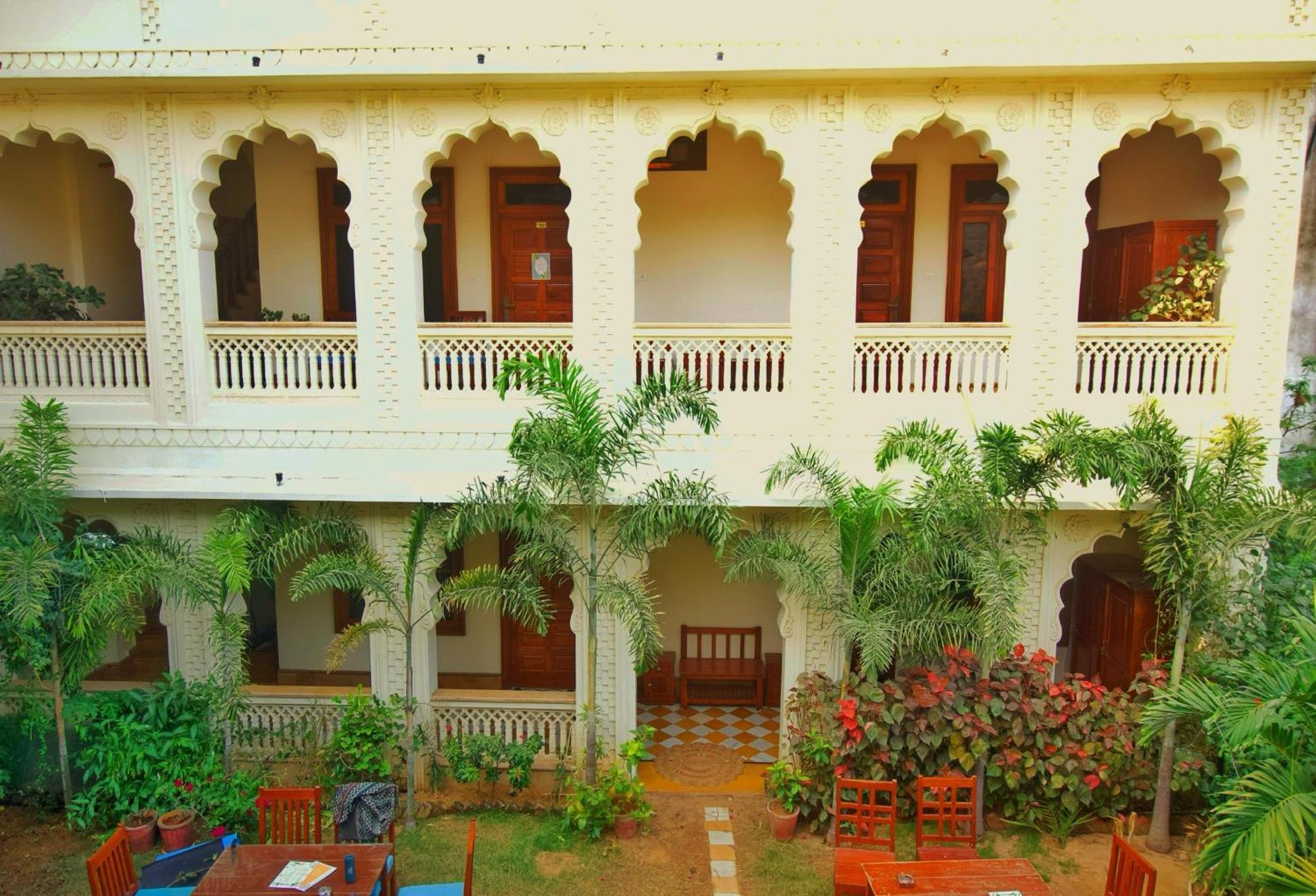 Banana Hostel Pushkar Exterior photo